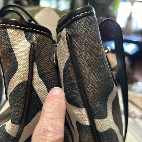 Very nice Dooney & Bourke Giraffe set has vintage look on both. - Picture 7 of 16